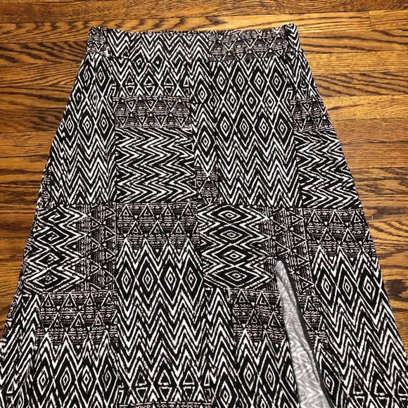 NWOT Element High waist printed maxi skirt w/ slit - Picture 2 of 4